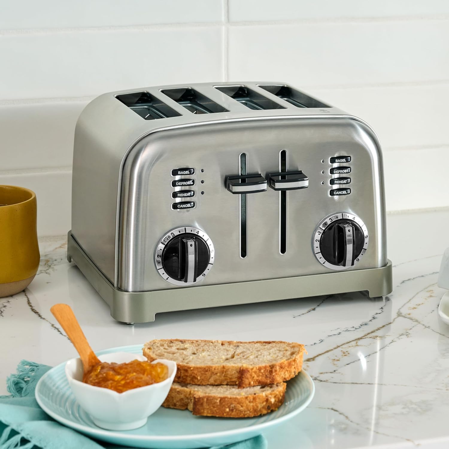 Cuisinart 4-Slice Compact Plastic Toaster, Black, CPT-142BKP1 - Image 2
